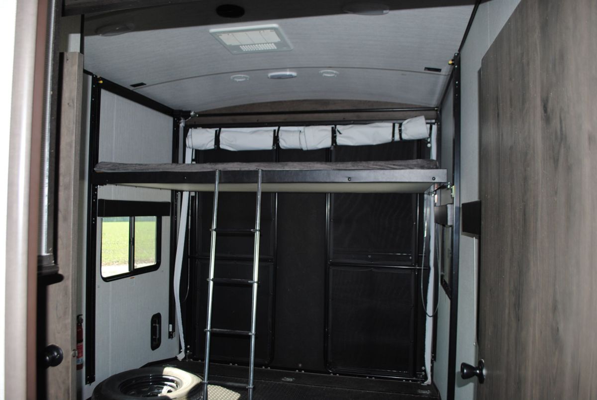 2005 FOREST RIVER WILDCAT Lakewood RV Sales Downing, MO